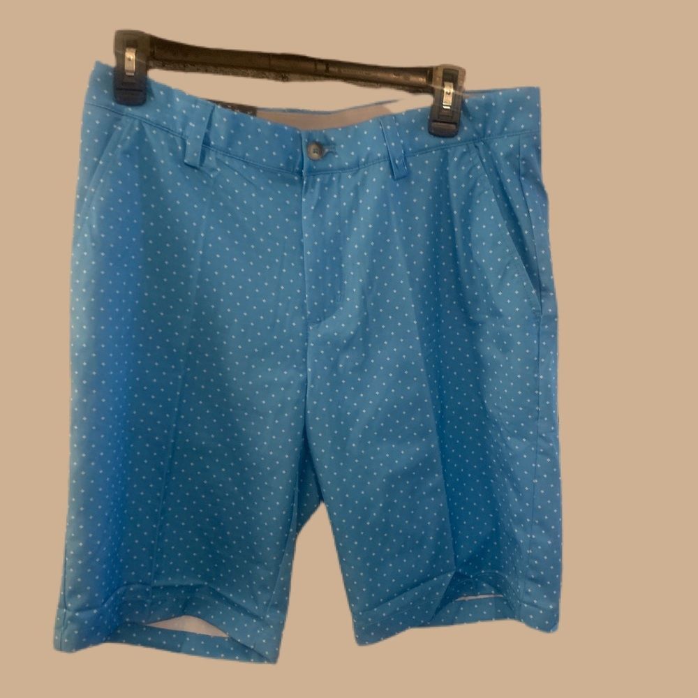 Brand new Greg Norman microflux golf shorts 32